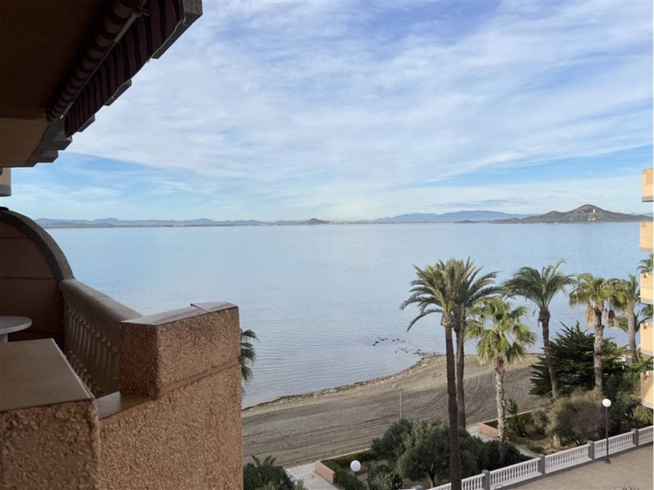 Piso de 2 habitaciones en La Manga del Mar Menor en venta con piscina garaje - 299.500 € (Ref: 9441122)