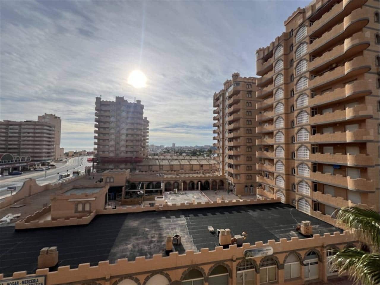 Piso de 2 habitaciones en La Manga del Mar Menor en venta con piscina garaje - 299.500 € (Ref: 9441122)