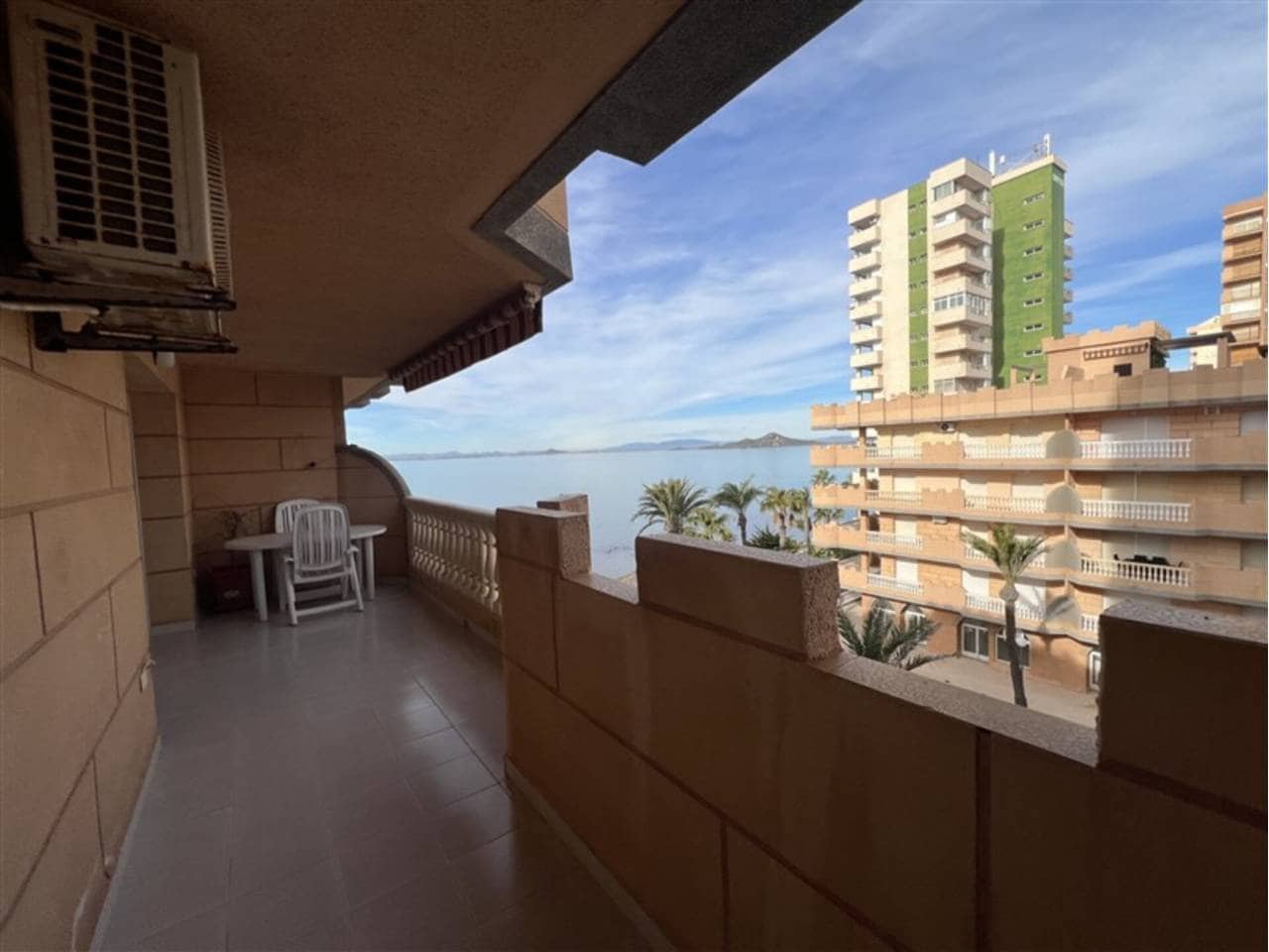 Piso de 2 habitaciones en La Manga del Mar Menor en venta con piscina garaje - 299.500 € (Ref: 9441122)