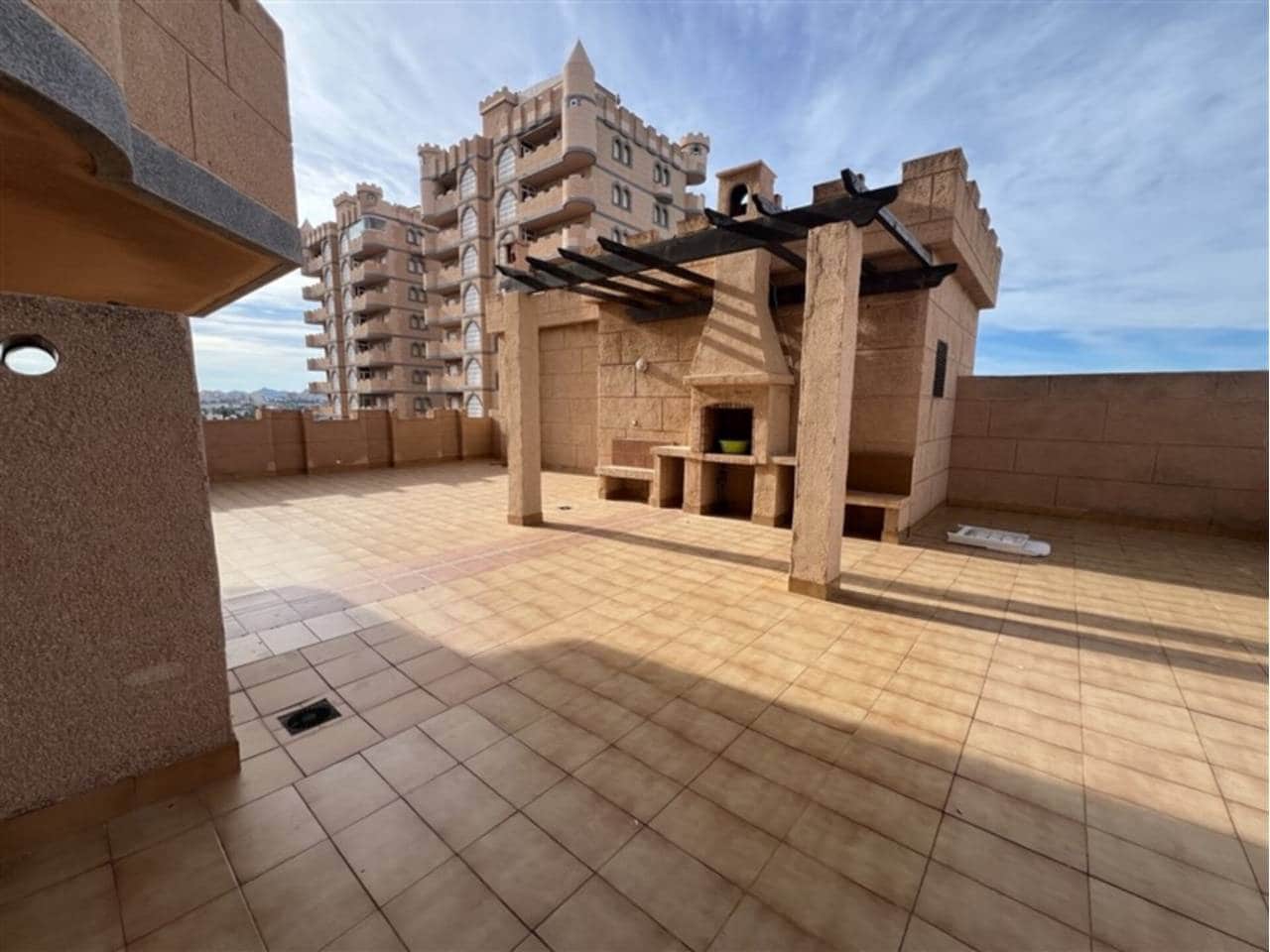 Piso de 2 habitaciones en La Manga del Mar Menor en venta con piscina garaje - 299.500 € (Ref: 9441122)