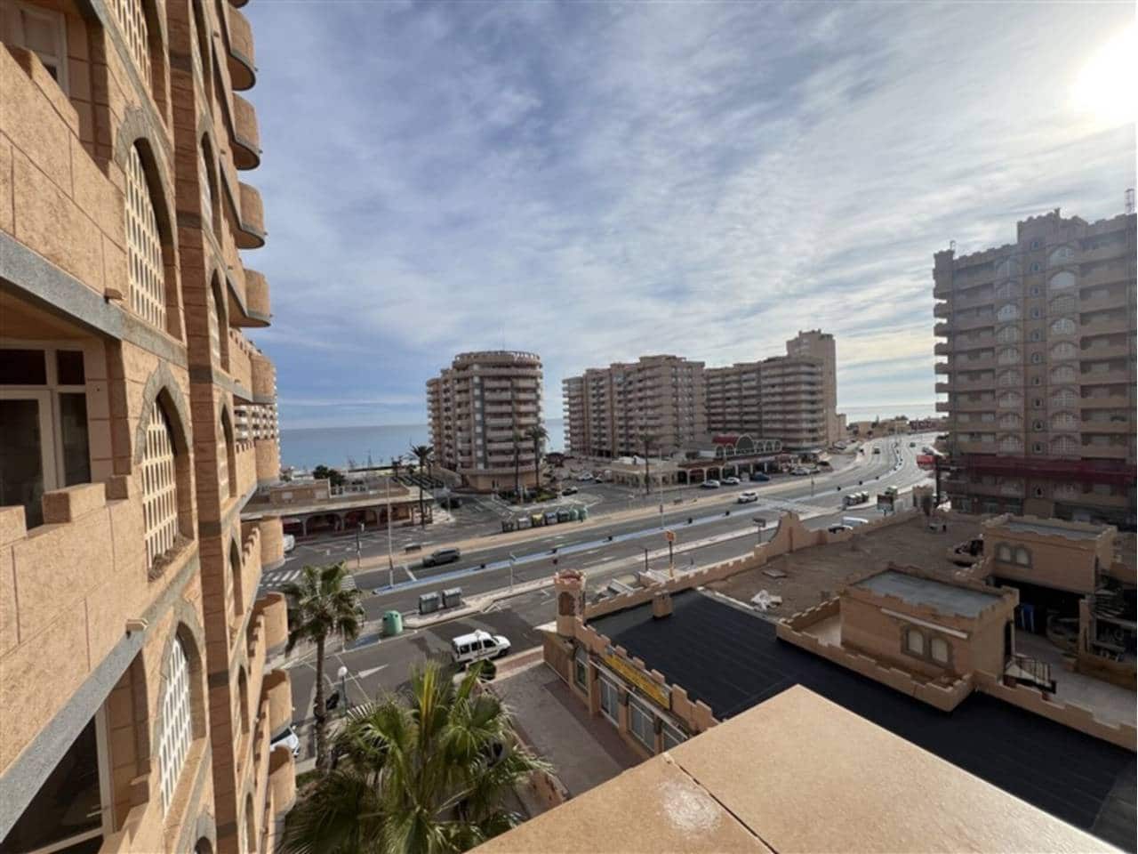 Piso de 2 habitaciones en La Manga del Mar Menor en venta con piscina garaje - 299.500 € (Ref: 9441122)
