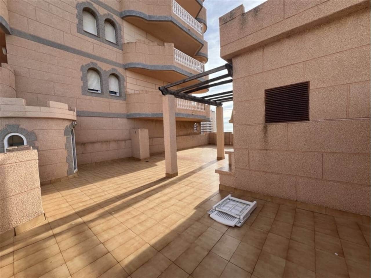 Piso de 2 habitaciones en La Manga del Mar Menor en venta con piscina garaje - 299.500 € (Ref: 9441122)