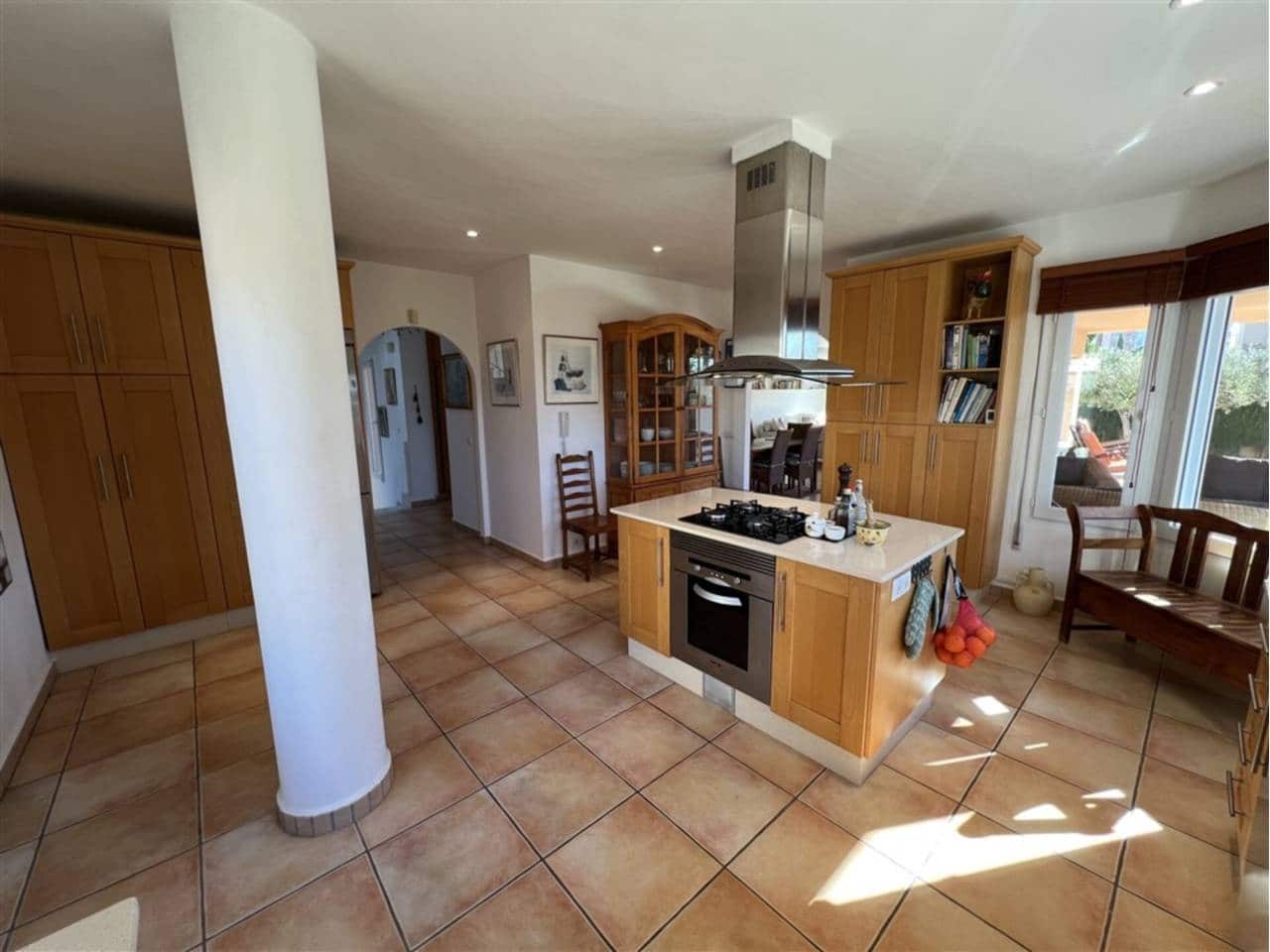 5 bedroom Villa for sale in La Manga del Mar Menor with pool garage - € 675,000 (Ref: 9500985)