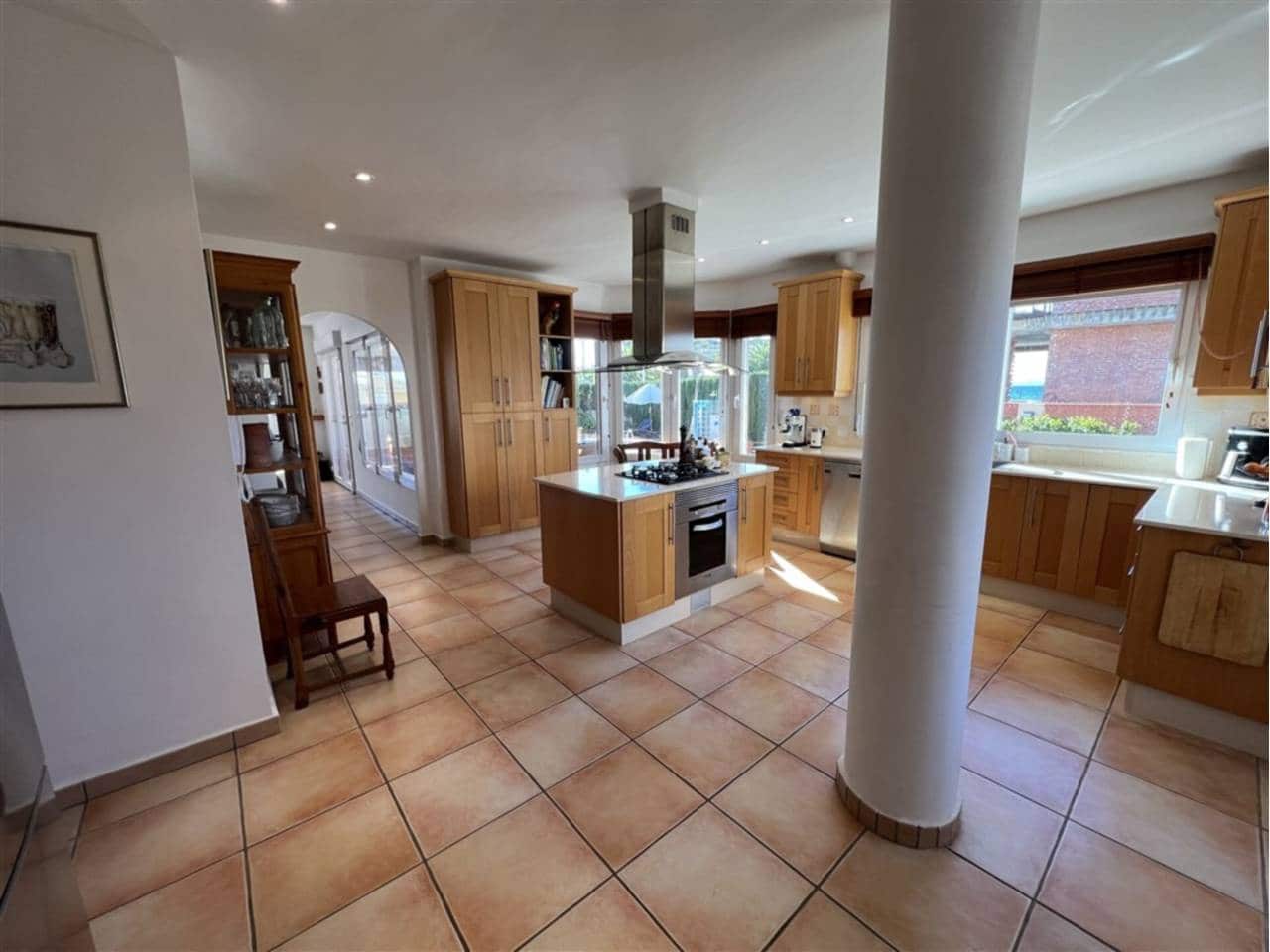 5 bedroom Villa for sale in La Manga del Mar Menor with pool garage - € 675,000 (Ref: 9500985)