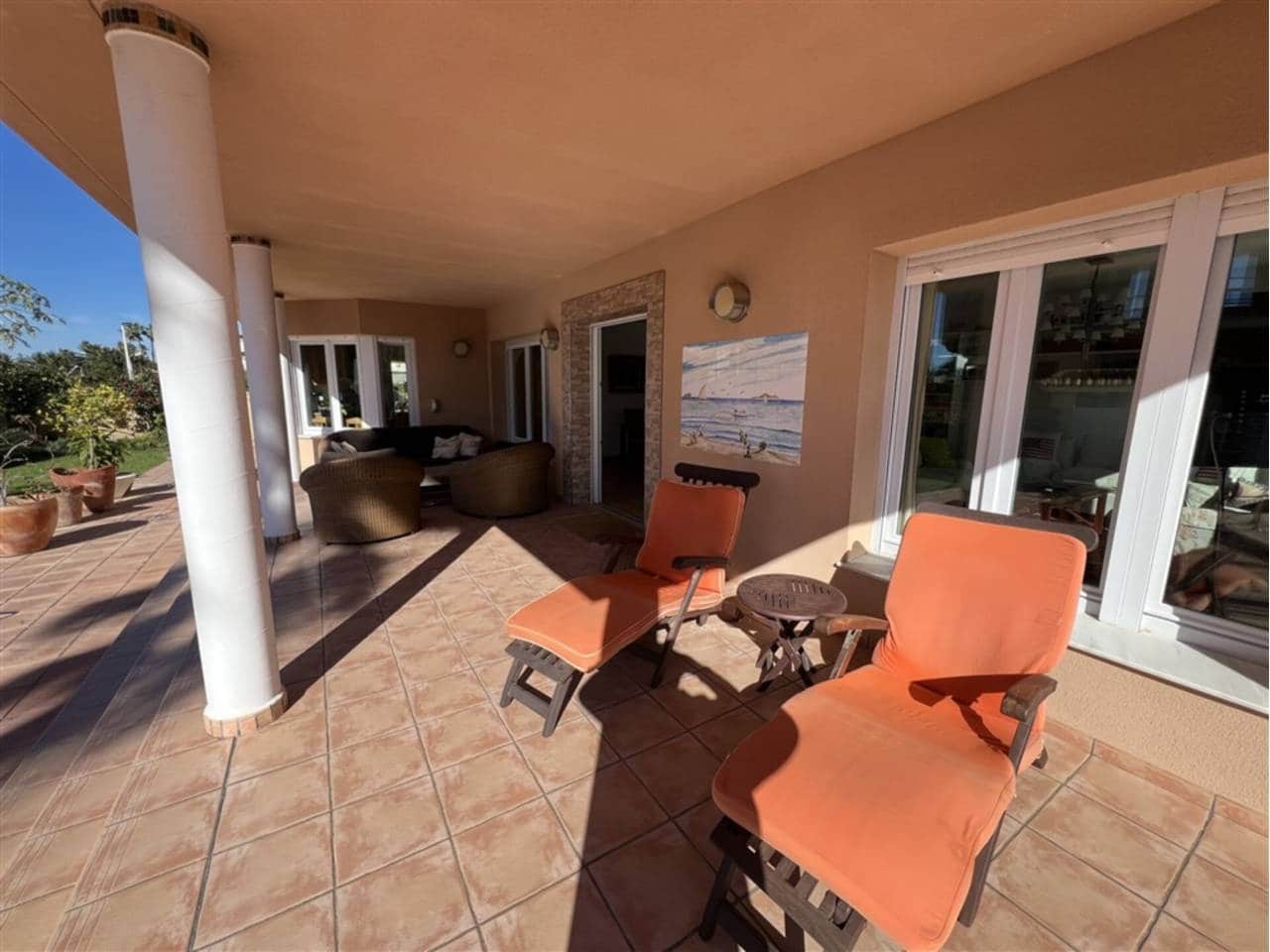 5 bedroom Villa for sale in La Manga del Mar Menor with pool garage - € 675,000 (Ref: 9500985)