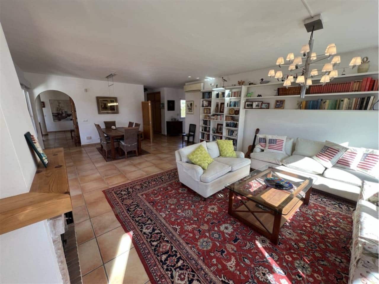 5 bedroom Villa for sale in La Manga del Mar Menor with pool garage - € 675,000 (Ref: 9500985)