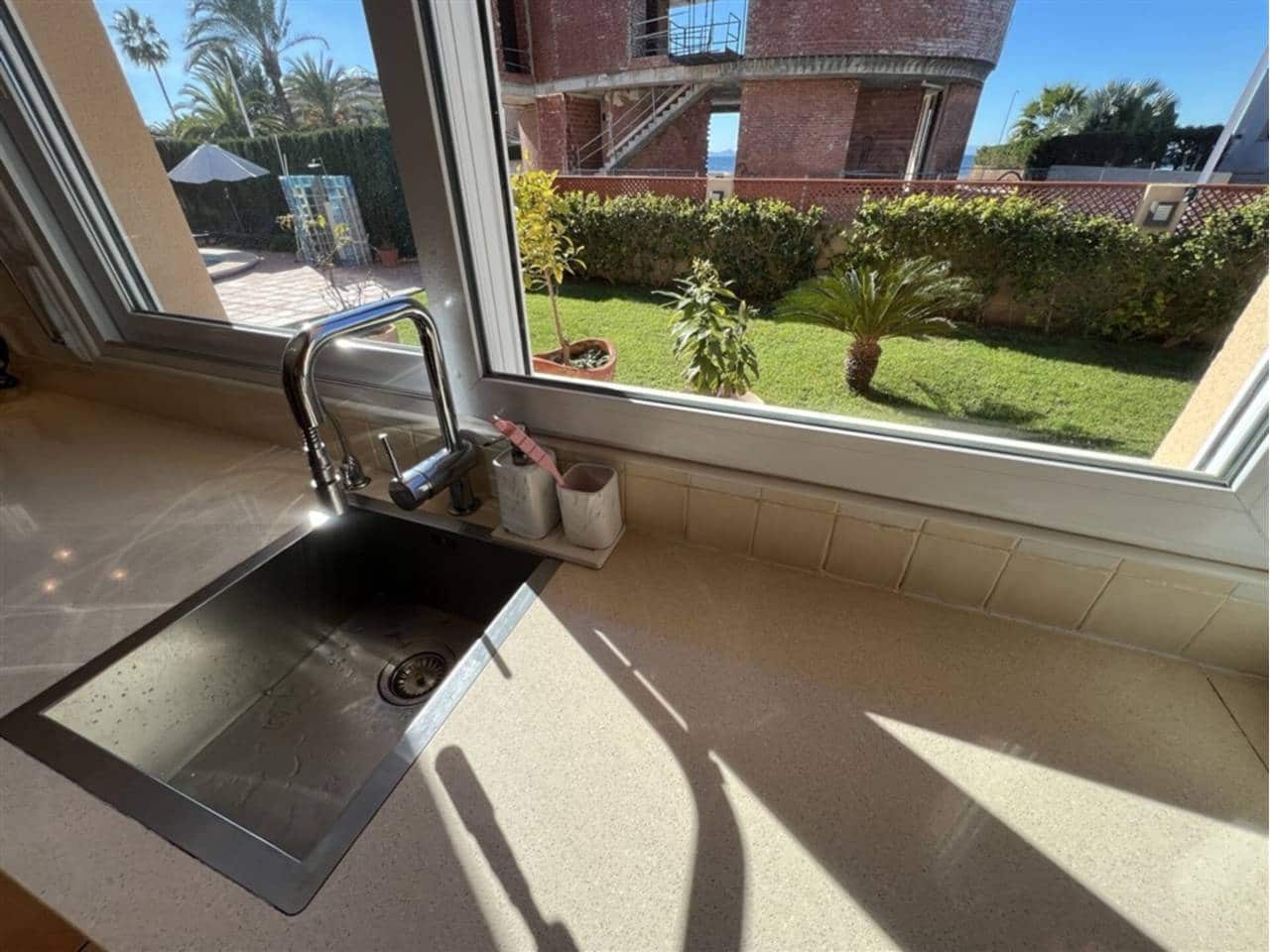 5 bedroom Villa for sale in La Manga del Mar Menor with pool garage - € 675,000 (Ref: 9500985)