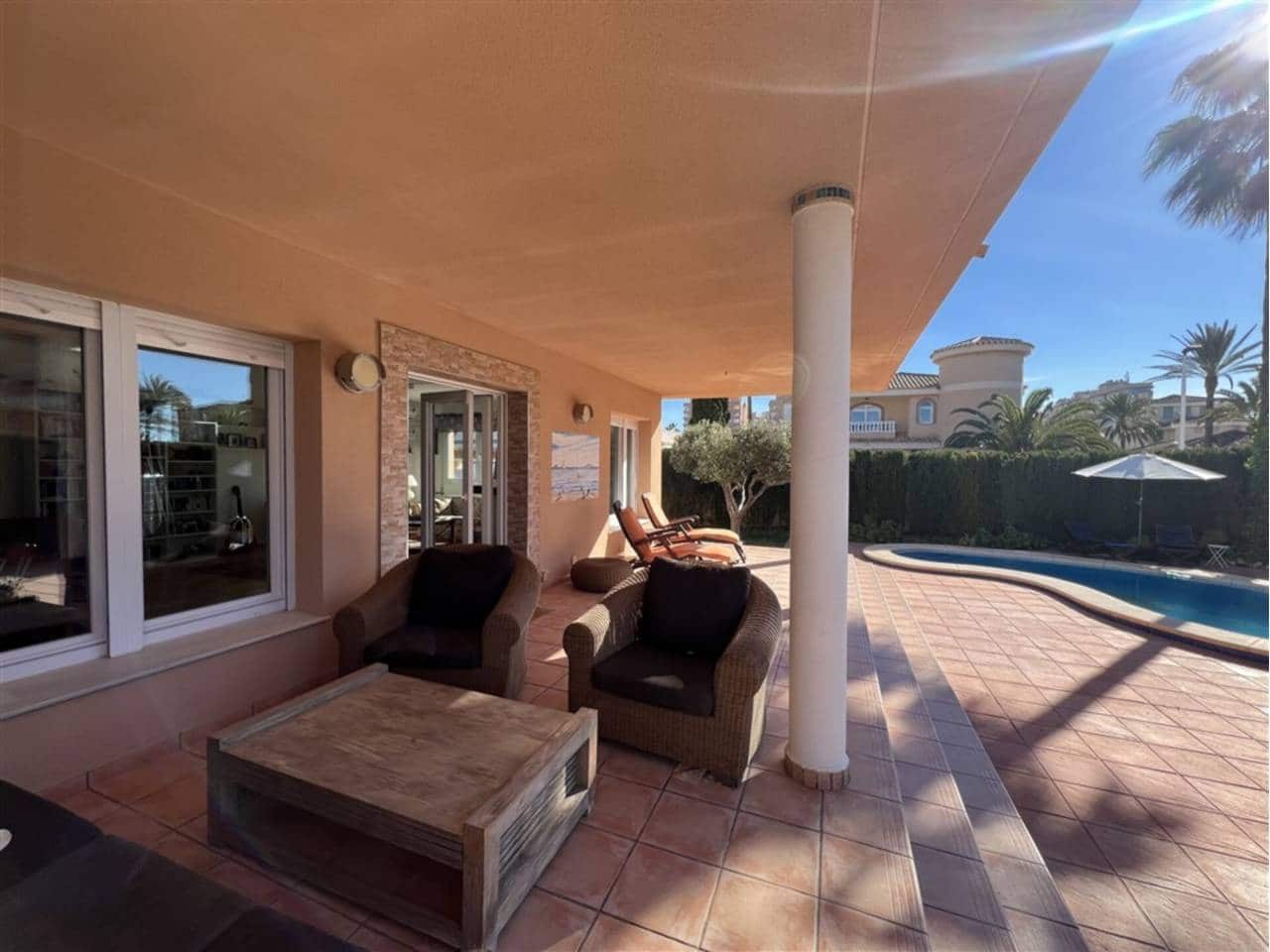 5 bedroom Villa for sale in La Manga del Mar Menor with pool garage - € 675,000 (Ref: 9500985)