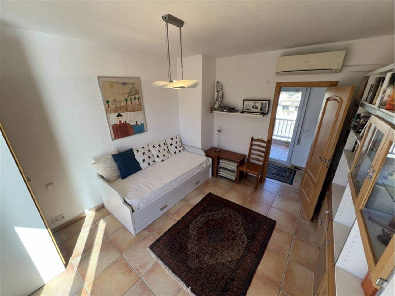 5 bedroom Villa for sale in La Manga del Mar Menor with pool garage - € 675,000 (Ref: 9500985)