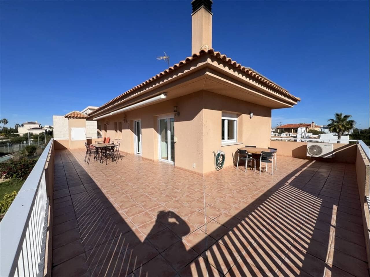 5 bedroom Villa for sale in La Manga del Mar Menor with pool garage - € 675,000 (Ref: 9500985)