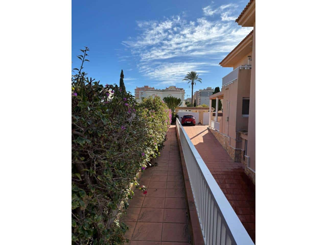 5 bedroom Villa for sale in La Manga del Mar Menor with pool garage - € 675,000 (Ref: 9500985)