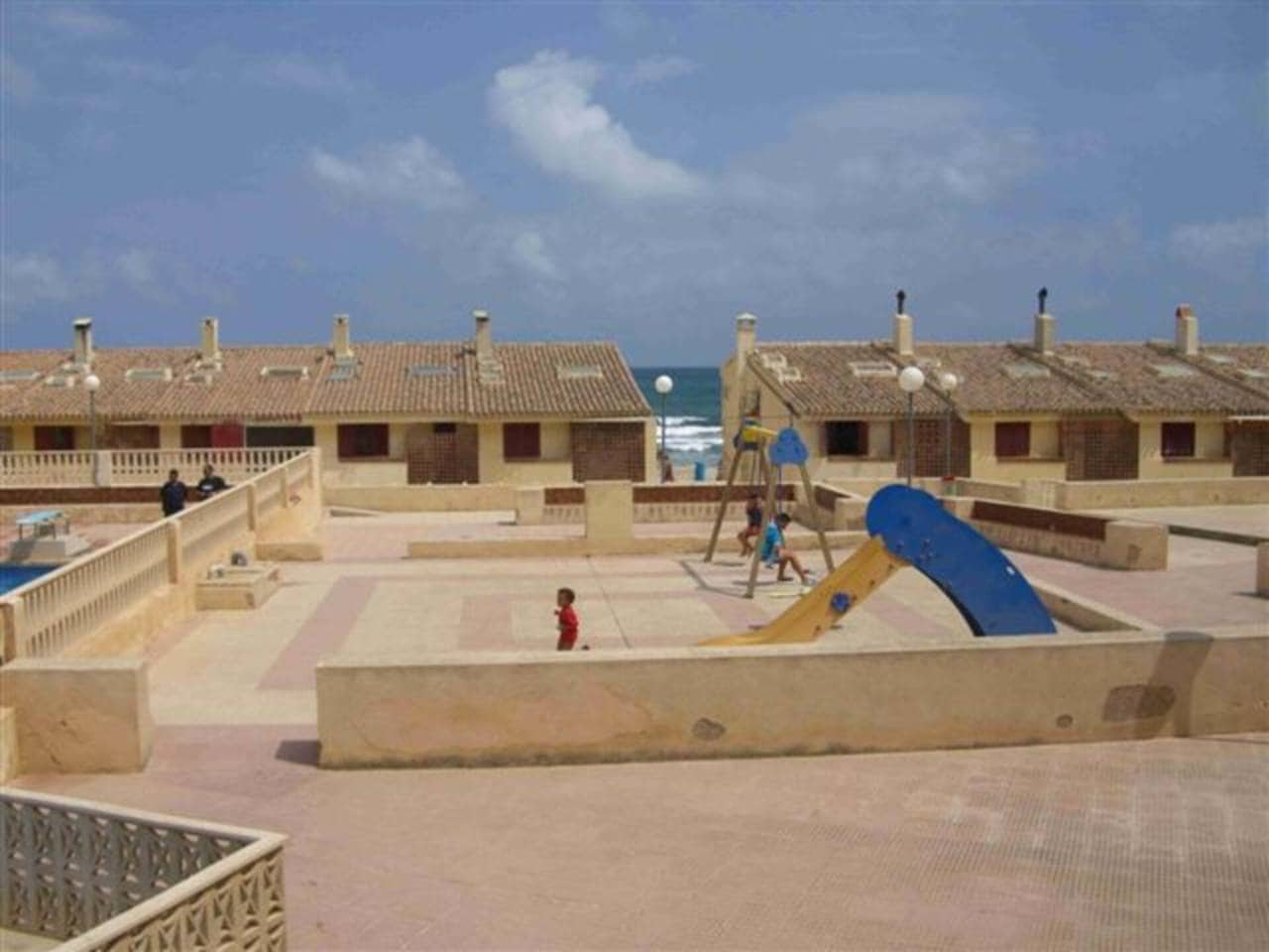 4 Zimmer Wohnung zu verkaufen in La Manga del Mar Menor mit Pool - 170.000 € (Ref: 9554429)