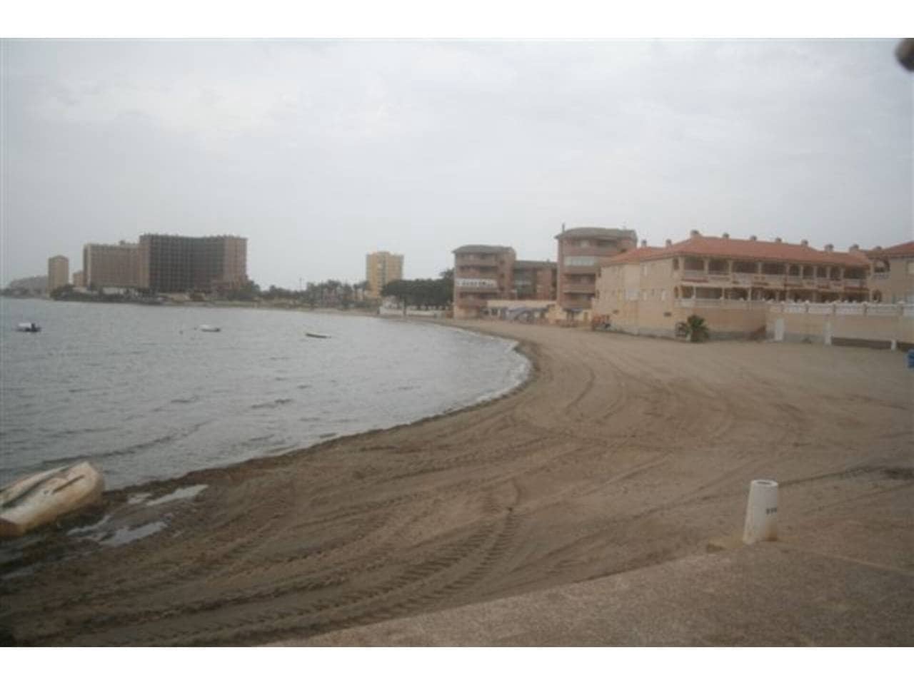 Apartamento de 3 habitaciones en La Manga del Mar Menor en venta con piscina garaje - 350.000 € (Ref: 9793913)