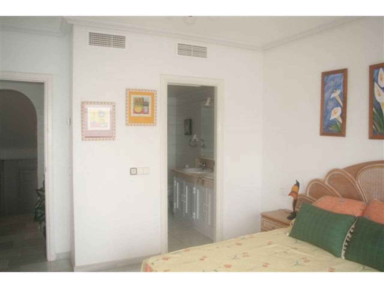 Apartamento de 3 habitaciones en La Manga del Mar Menor en venta con piscina garaje - 350.000 € (Ref: 9793913)