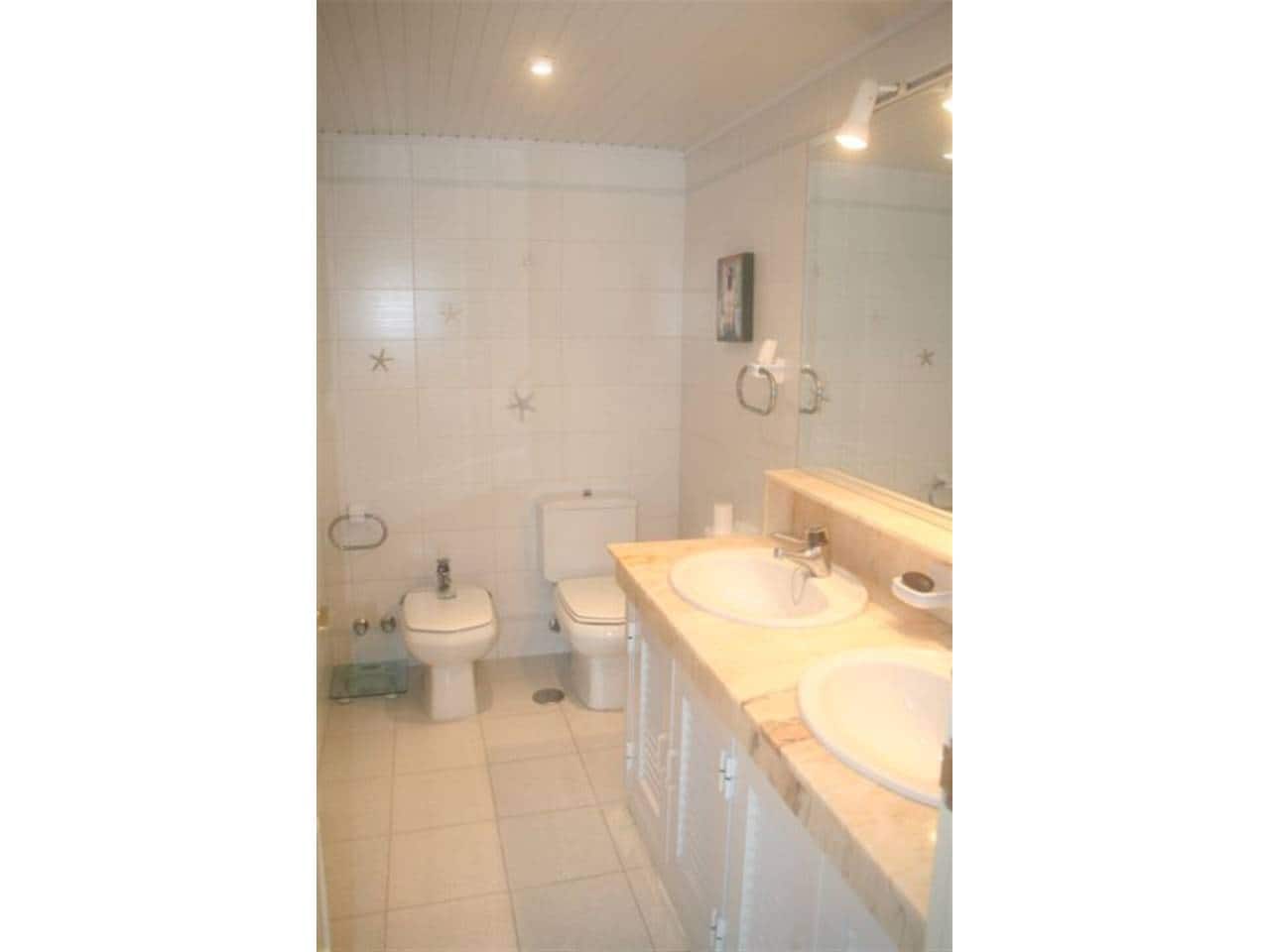 Apartamento de 3 habitaciones en La Manga del Mar Menor en venta con piscina garaje - 350.000 € (Ref: 9793913)