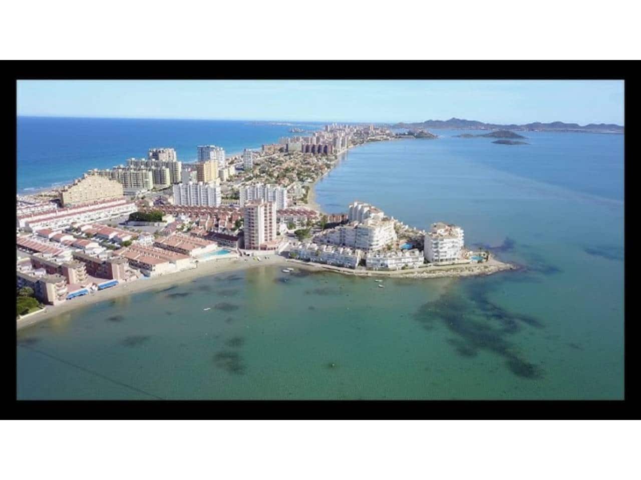Apartamento de 3 habitaciones en La Manga del Mar Menor en venta con piscina garaje - 350.000 € (Ref: 9793913)