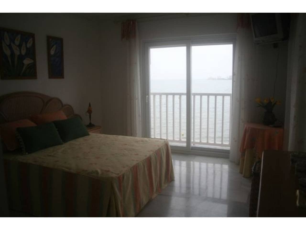 Apartamento de 3 habitaciones en La Manga del Mar Menor en venta con piscina garaje - 350.000 € (Ref: 9793913)