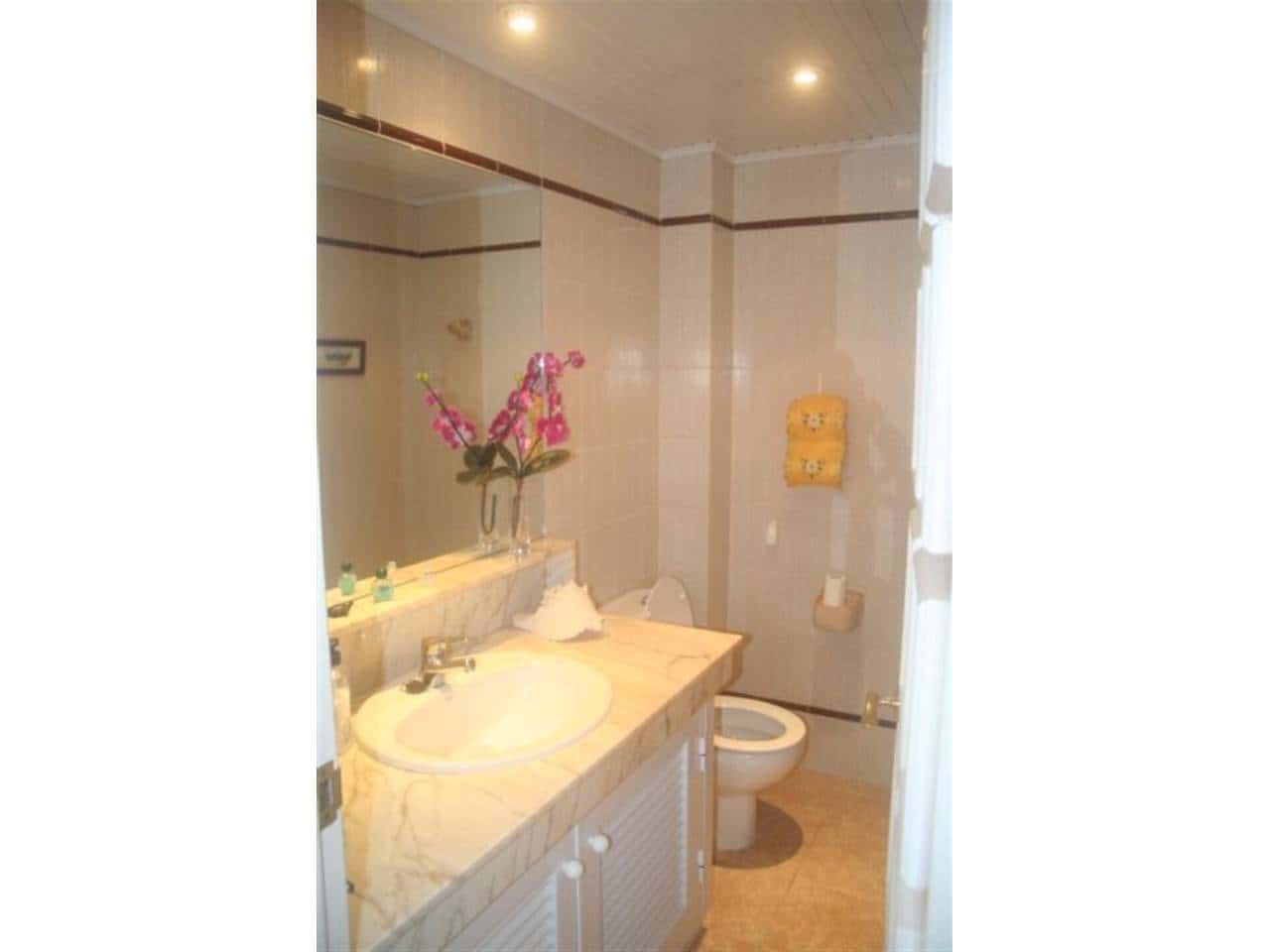 Apartamento de 3 habitaciones en La Manga del Mar Menor en venta con piscina garaje - 350.000 € (Ref: 9793913)