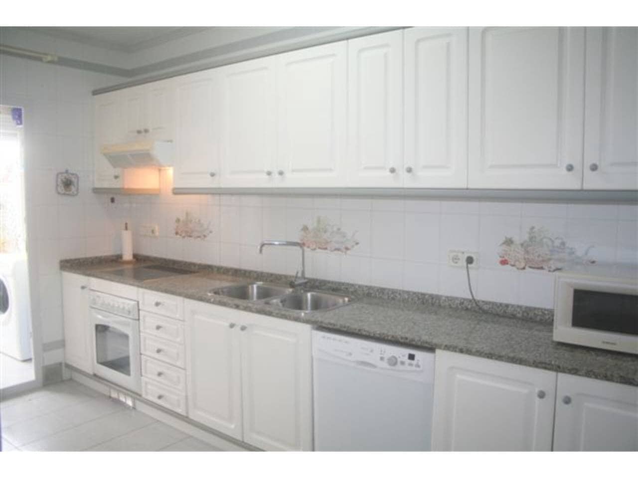 Apartamento de 3 habitaciones en La Manga del Mar Menor en venta con piscina garaje - 350.000 € (Ref: 9793913)