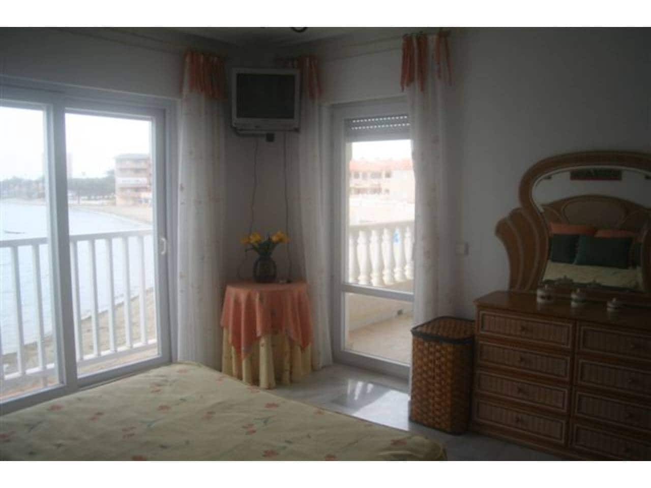 Apartamento de 3 habitaciones en La Manga del Mar Menor en venta con piscina garaje - 350.000 € (Ref: 9793913)