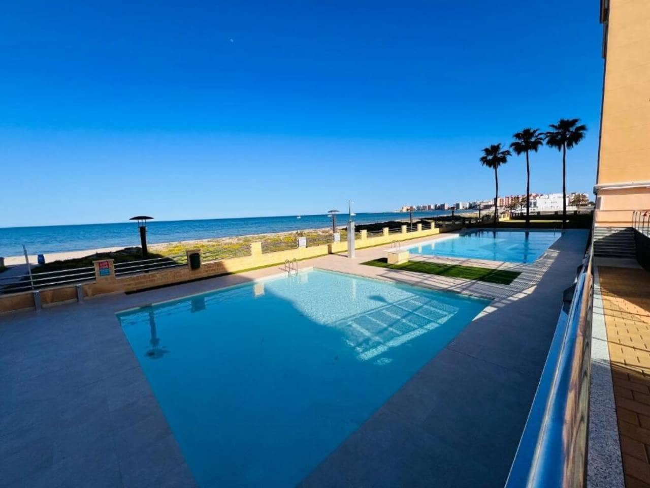 2 makuuhuone Huoneisto myytävänä paikassa La Manga del Mar Menor mukana uima-altaan 
autotalli - 220 000 € (Ref: 9906712)