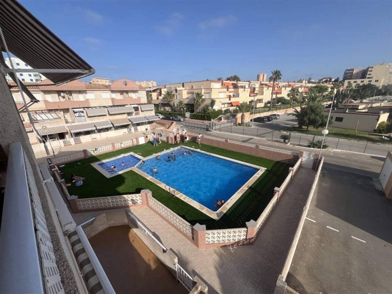 2 makuuhuone Huoneisto myytävänä paikassa La Manga del Mar Menor mukana uima-altaan 
autotalli - 205 000 € (Ref: 9935433)