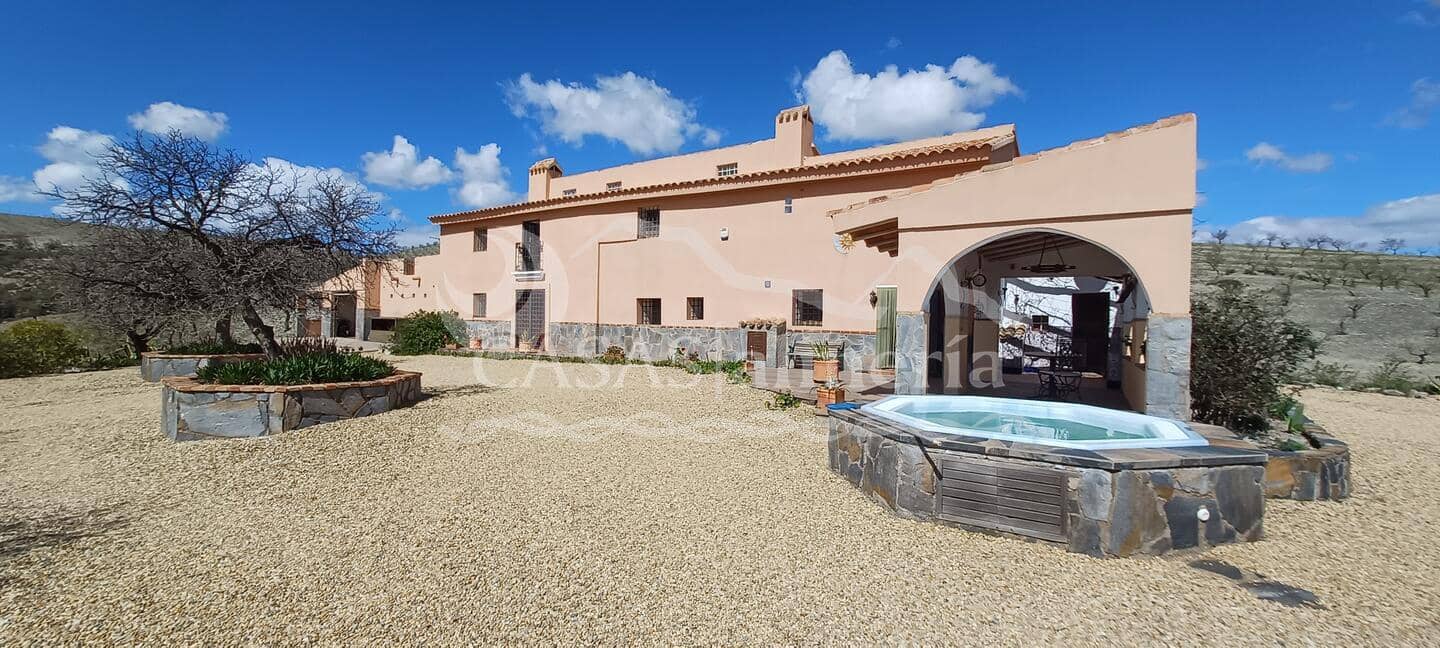 5 bedroom Finca/Country House for sale in Velez-Rubio with garage - € 299,000 (Ref: 2052413)