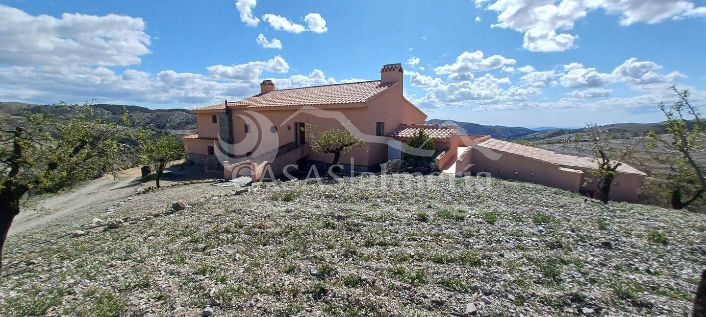 5 bedroom Finca/Country House for sale in Velez-Rubio with garage - € 299,000 (Ref: 2052413)