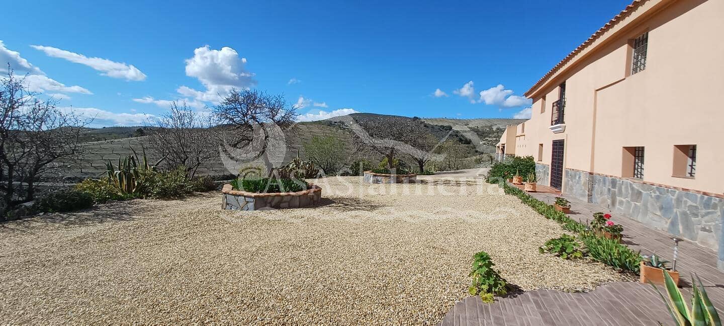 5 bedroom Finca/Country House for sale in Velez-Rubio with garage - € 299,000 (Ref: 2052413)