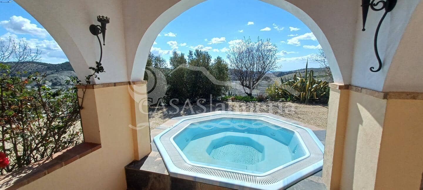 5 bedroom Finca/Country House for sale in Velez-Rubio with garage - € 299,000 (Ref: 2052413)