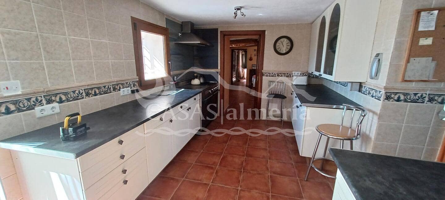 5 bedroom Finca/Country House for sale in Velez-Rubio with garage - € 299,000 (Ref: 2052413)