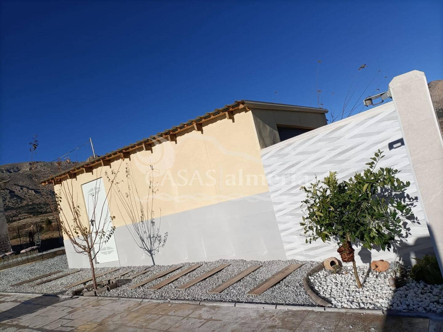 3 bedroom Villa for sale in Velez-Rubio with garage - € 185,500 (Ref: 8052910)