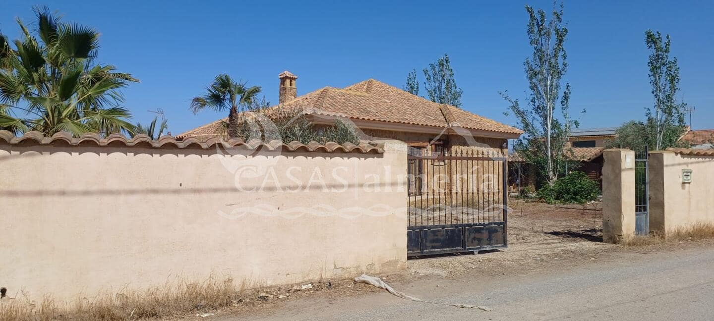 4 bedroom Villa for sale in El Saltador Bajo, Carboneras with pool €