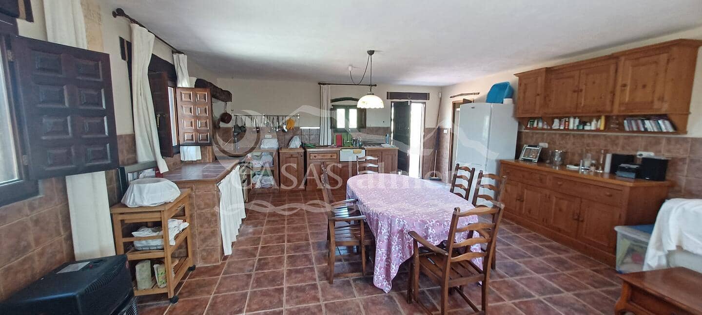 4 soveværelse Finca/Landehus til salg i Oria med swimmingpool - € 150.000 (Ref: 9022250)