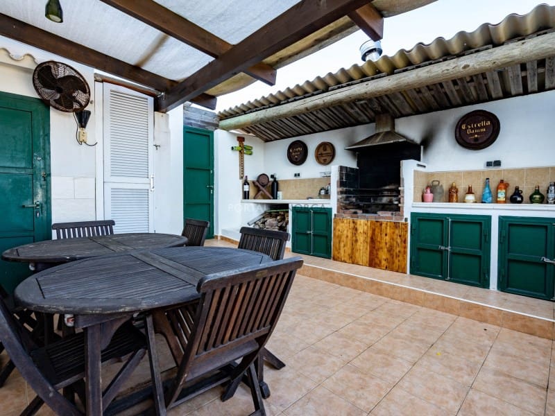 5 soveværelse Villa til salg i Es Castell med swimmingpool garage - € 745.000 (Ref: 6650259)