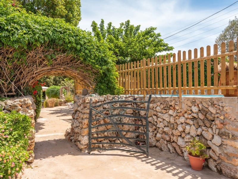 5 soveværelse Finca/Landehus til salg i Trebaluger med swimmingpool - € 995.000 (Ref: 6881528)