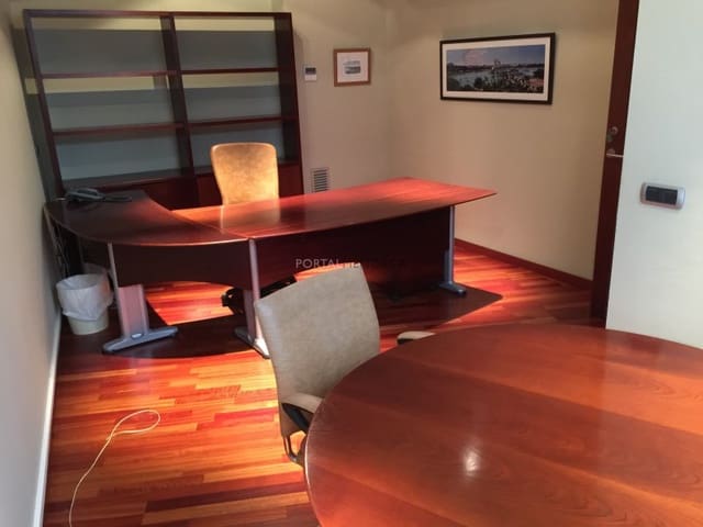 Commercial for sale in Mahón / Maó - € 450,000 (Ref: 6987144)