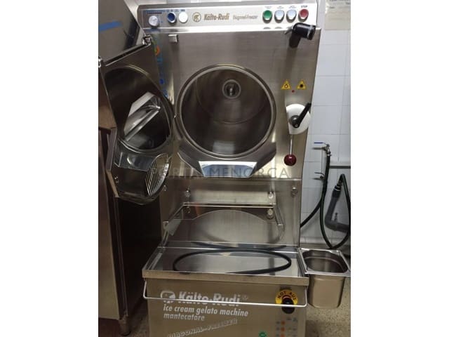 Commercial for sale in Es Castell - € 300,000 (Ref: 6987223)