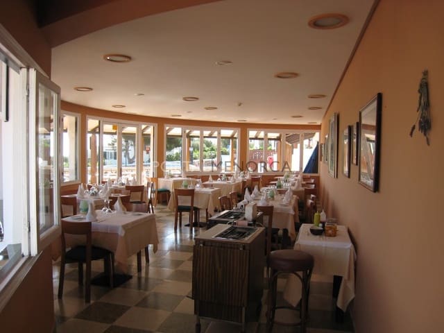 Commercial for sale in Port d'Addaia, Es Mercadal - € 400,000 (Ref: 6987308)