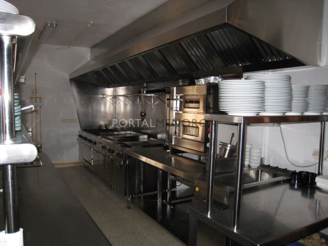 Commercial for sale in Port d'Addaia, Es Mercadal - € 400,000 (Ref: 6987308)