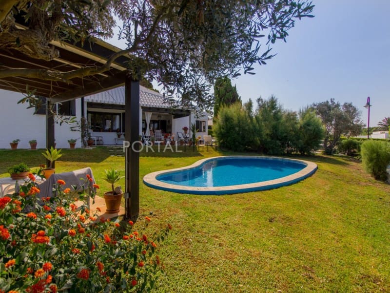 6 soveværelse Villa til salg i Binibeca med swimmingpool - € 1.350.000 (Ref: 7775866)