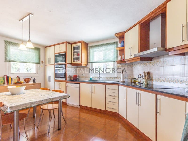 5 soveværelse Villa til salg i Es Castell med swimmingpool - € 695.000 (Ref: 8289340)