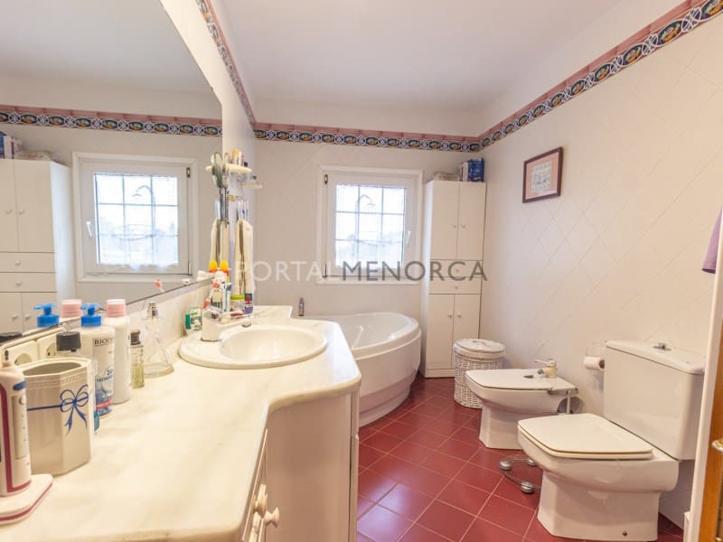 5 soveværelse Villa til salg i Es Castell med swimmingpool - € 695.000 (Ref: 8289340)