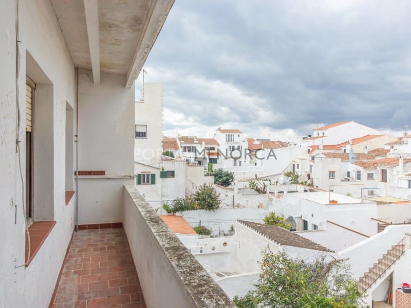 4 slaapkamer Flat te koop in Mahon / Mao - € 295.000 (Ref: 8932569)