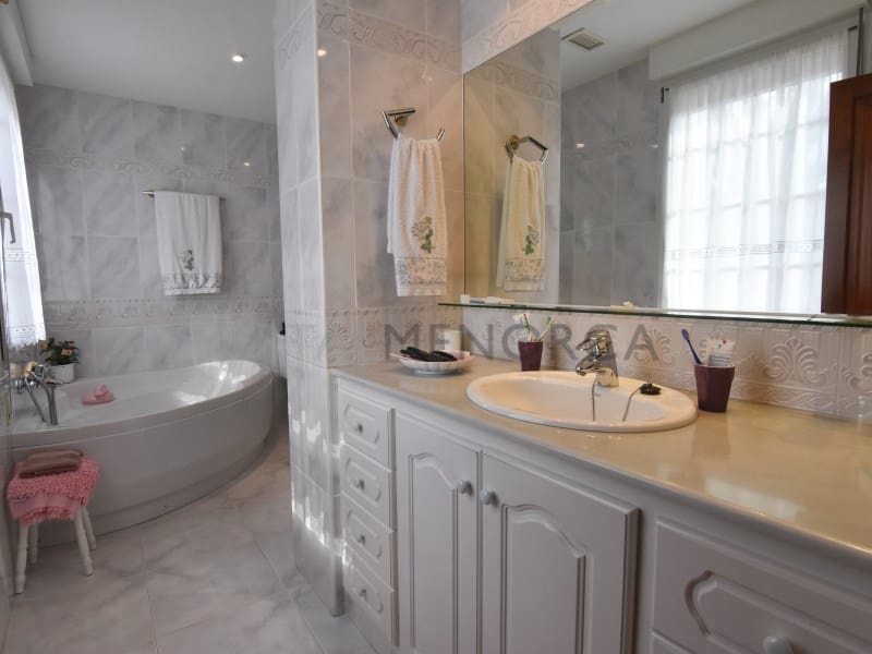 5 soveværelse Villa til salg i Mahon / Mao med swimmingpool garage - € 990.000 (Ref: 8952768)