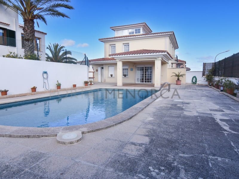 5 soveværelse Villa til salg i Mahon / Mao med swimmingpool garage - € 990.000 (Ref: 8952768)