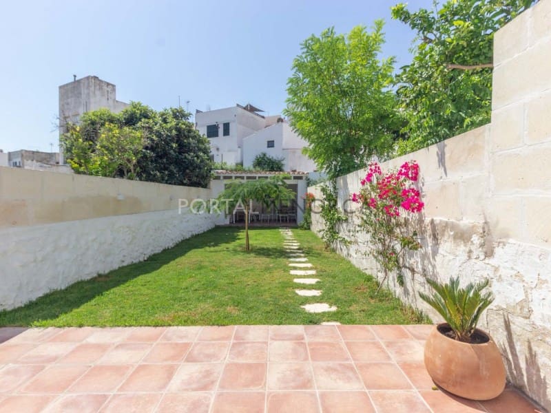 4 soveværelse Byhus til salg i Mahon / Mao - € 1.375.000 (Ref: 9114434)