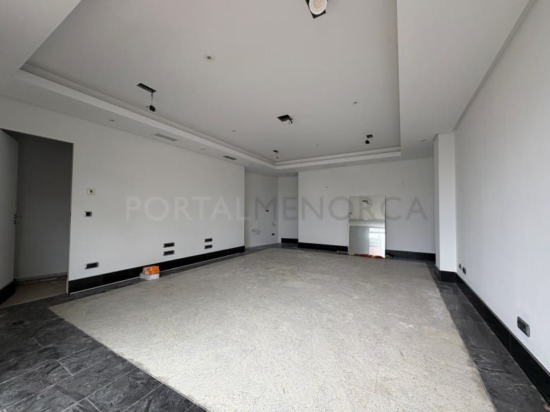 Kaupallinen myytävänä paikassa Mahon / Mao - 145 000 € (Ref: 9341329)