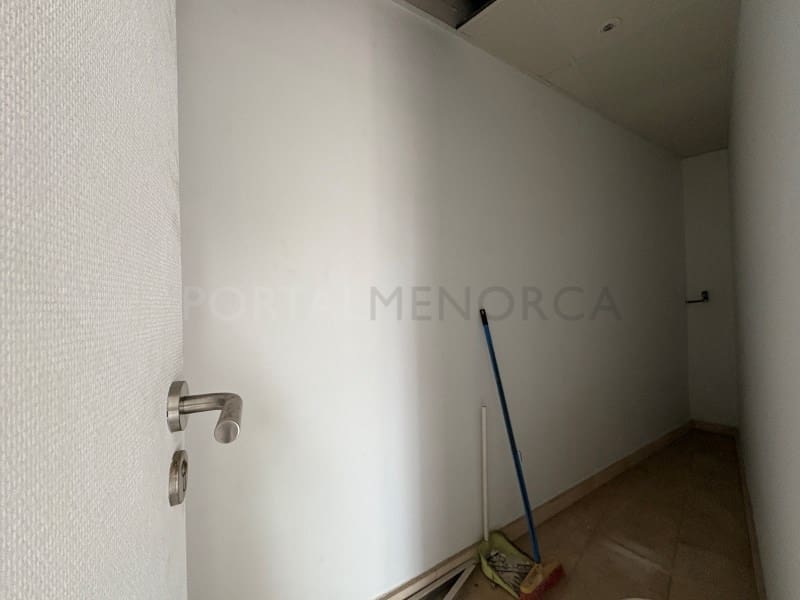 Kaupallinen myytävänä paikassa Mahon / Mao - 145 000 € (Ref: 9341329)