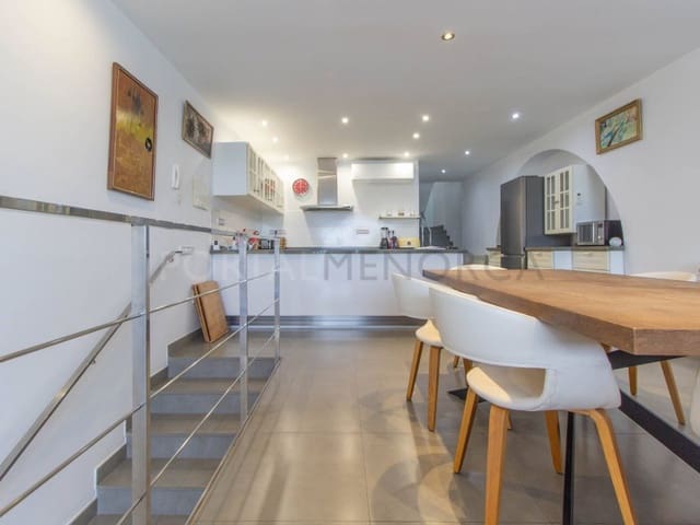 4 bedroom Townhouse for sale in Mahón / Maó - € 995,000 (Ref: 9466085)